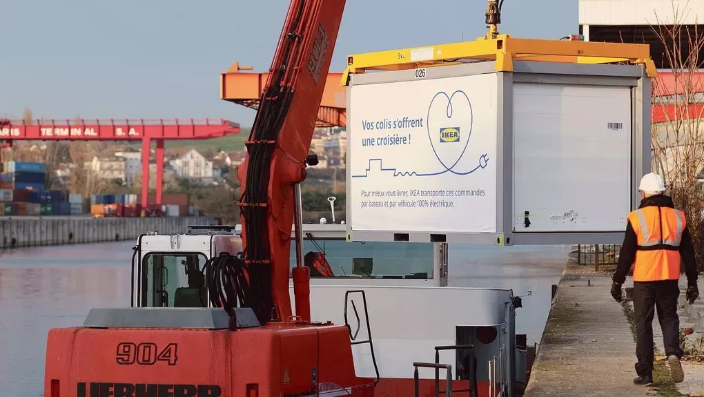Ikea livre ses clients parisiens par bateau pour réduire son empreinte carbone