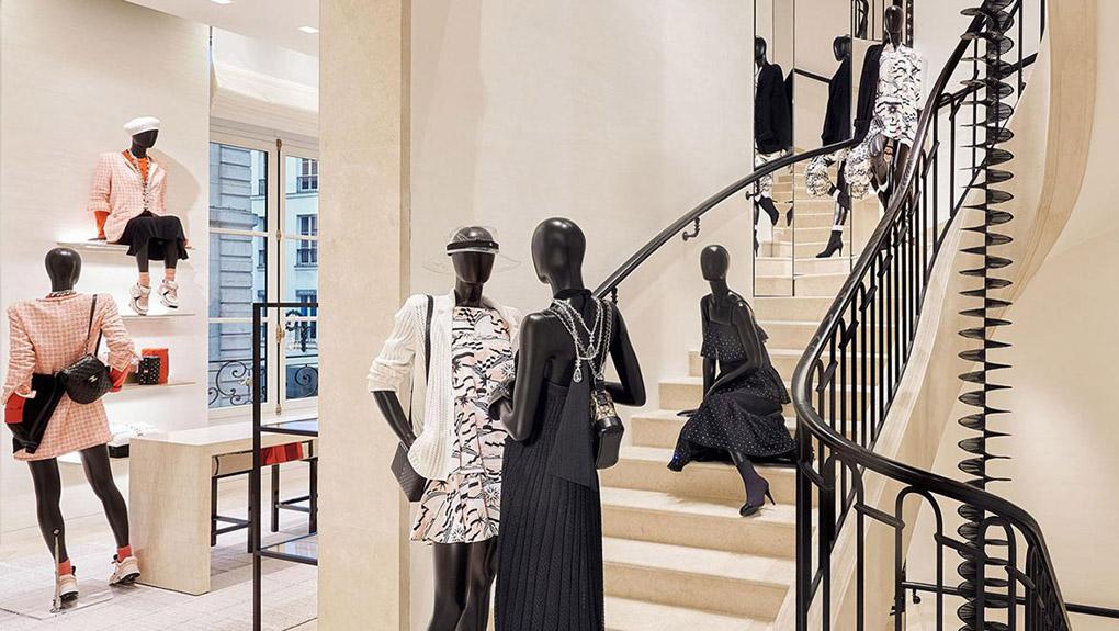 Chanel investit plus d’un milliard de dollars dans le digital et les boutiques