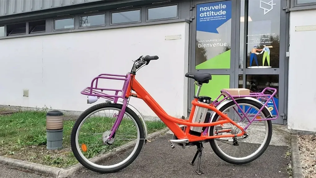 Photo d'un vélo de facteur de La Poste 