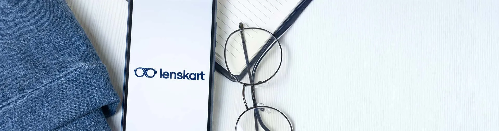 Image du Logo lenskart sur un écran de téléphone, icône de l'entreprise.