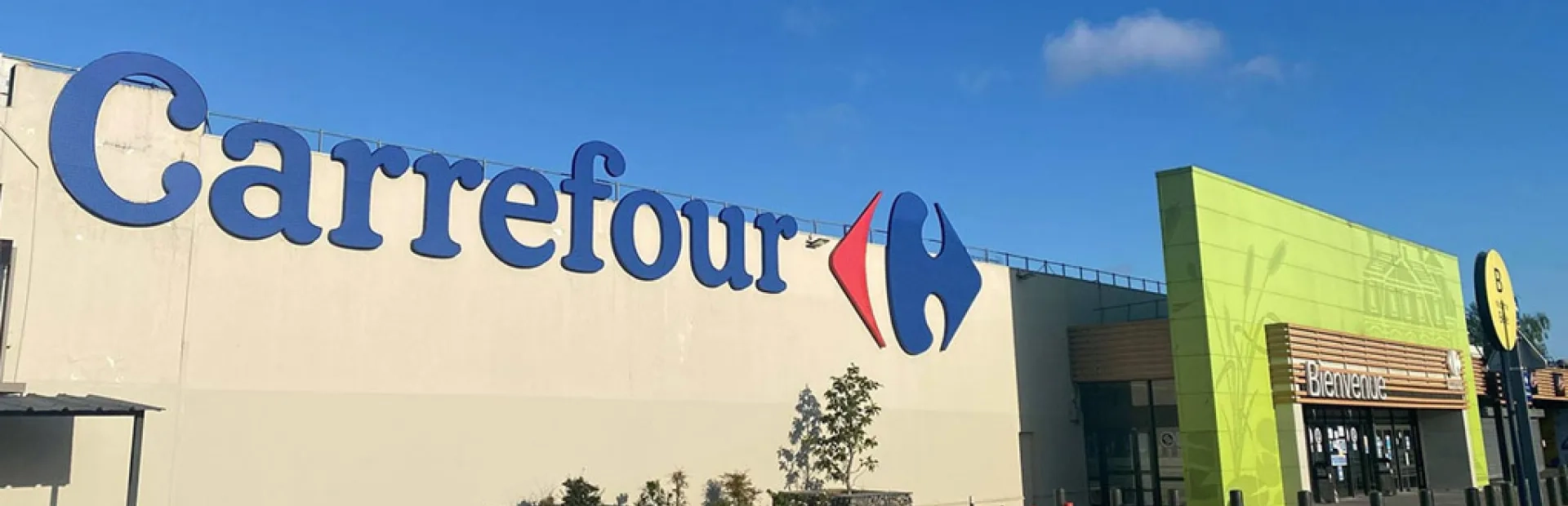 Photo d'extérieur d'un magasin Carrefour