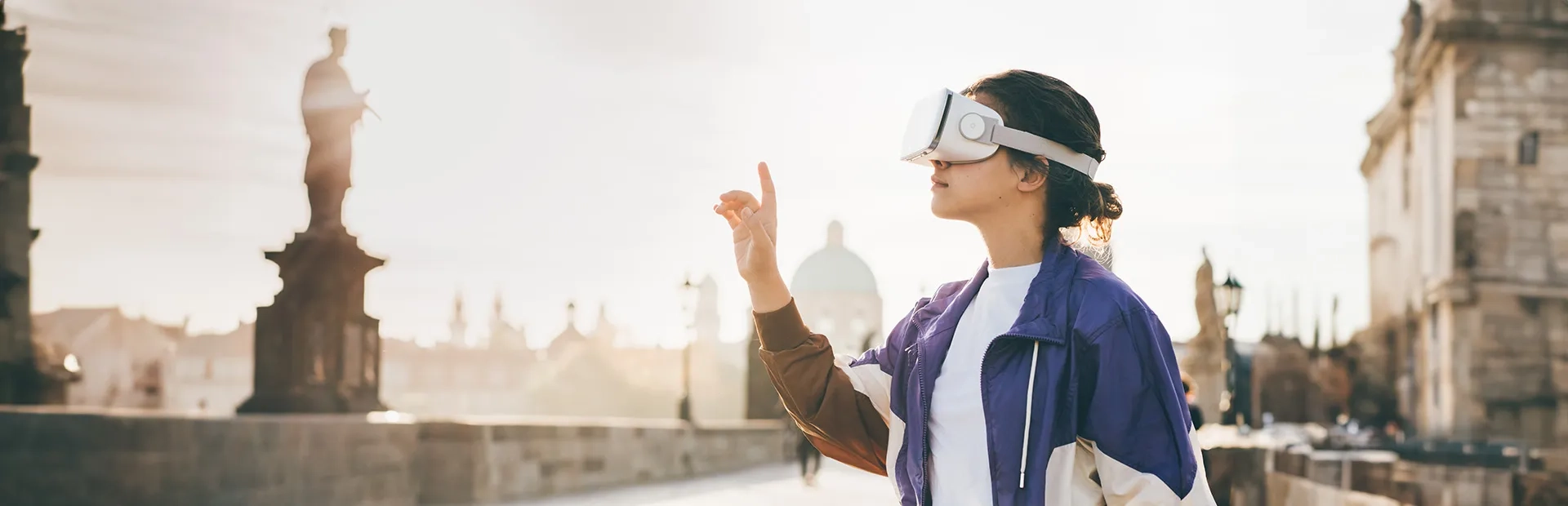 La réalité augmentée se vit dans le partage : l'utilisateur reste connecté aux personnes autour de lui