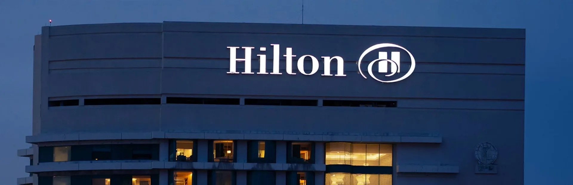Façade la grande chaine d'hotel Hilton
