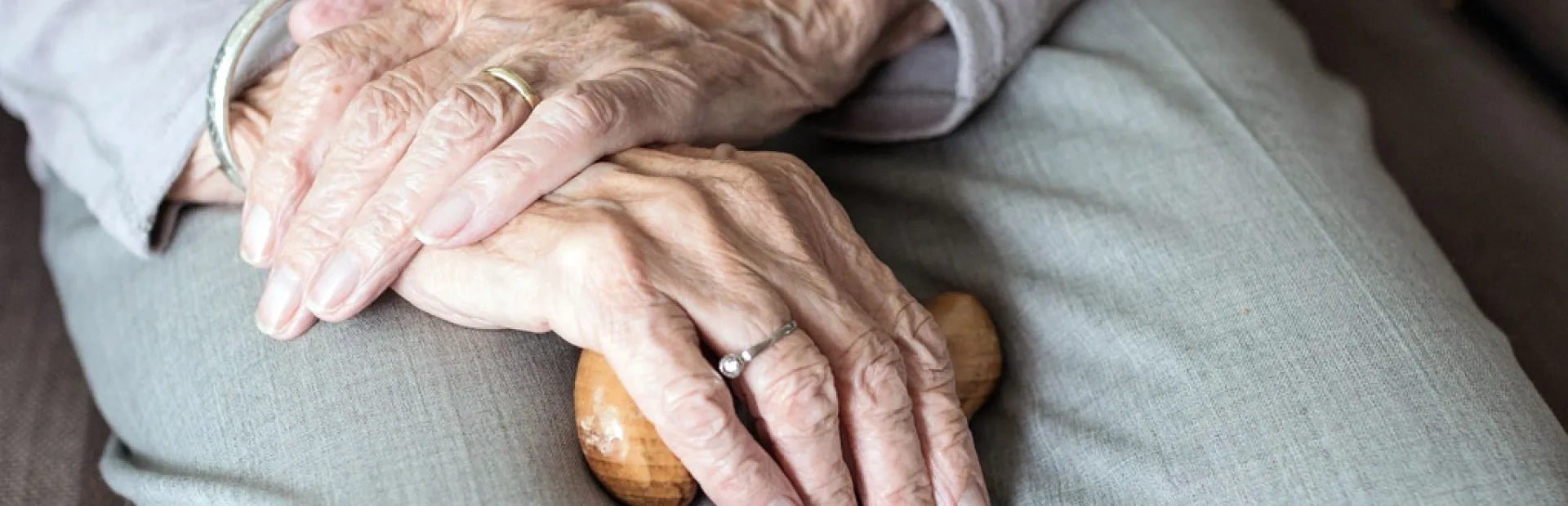 La Poste rend gratuit son service « Veiller sur mes parents »