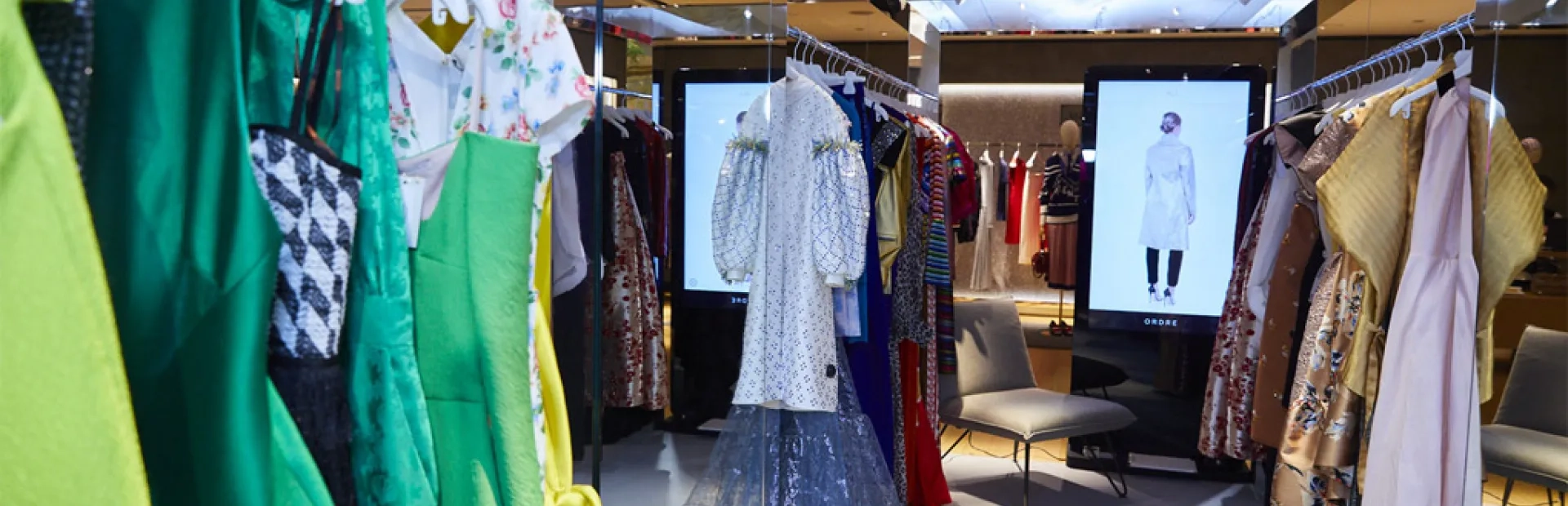 Le Bon Marché loue des vêtements de luxe avec Armarium