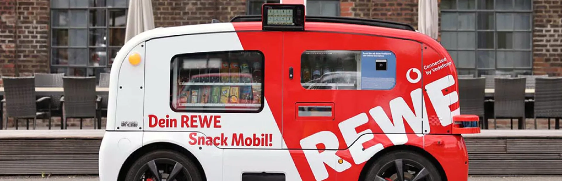 En Allemagne, un magasin mobile autonome s’arrête quand un client lui fait signe