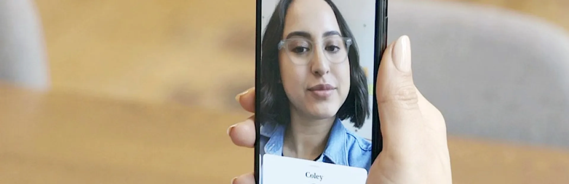 Warby Parker crée une appli pour essayer des lunettes en réalité augmentée