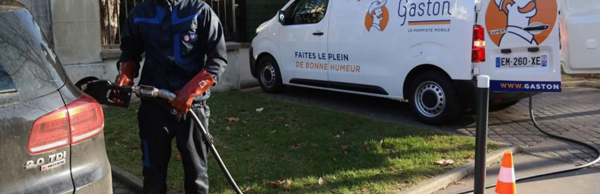 De nouveaux pompistes se déplacent pour faire le plein des véhicules