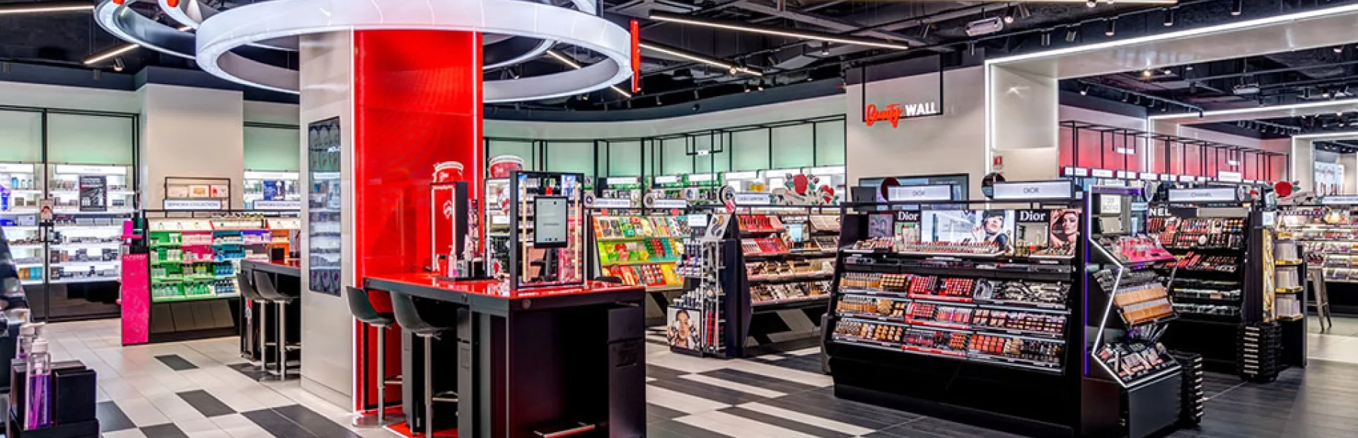 Sephora déploie de nouveaux services dans son magasin à La Défense