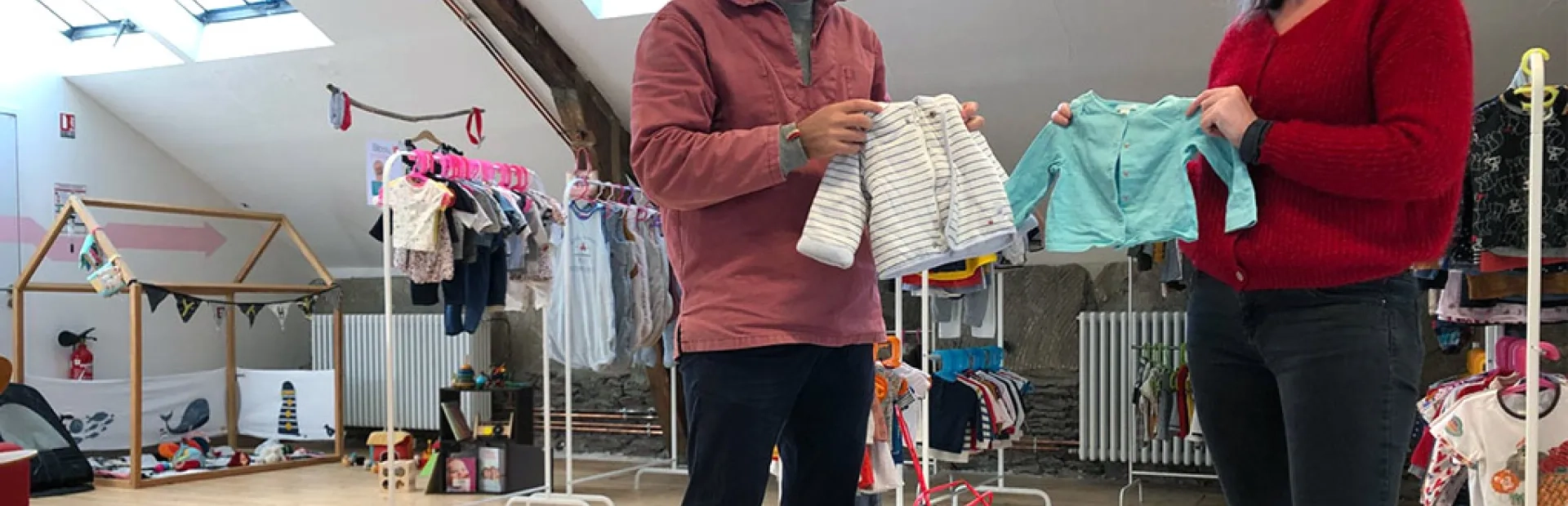À Rennes, une boutique pour échanger entre parents des vêtements d’enfants
