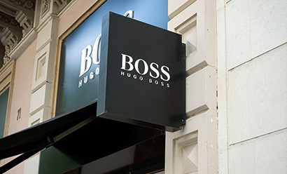Enseigne du magasin Hugo Boss, une maison de couture de luxe allemande.