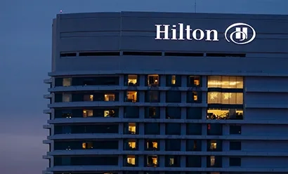 Façade la grande chaine d'hotel Hilton 