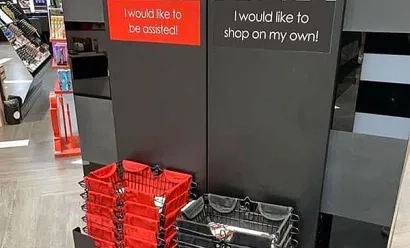 Chez Sephora, des paniers rouges pour avoir de l’aide, noirs pour être tranquille