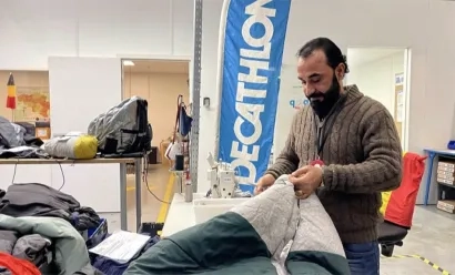 En Belgique, Decathlon répare les vêtements et les sacs de ses clients