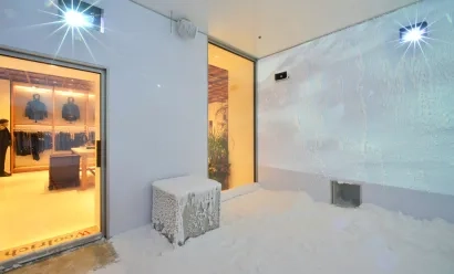 Woolrich dévoile un "mégastore expérientiel" équipé d’une chambre froide