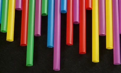 McDonald’s France veut bannir ses pailles en plastique