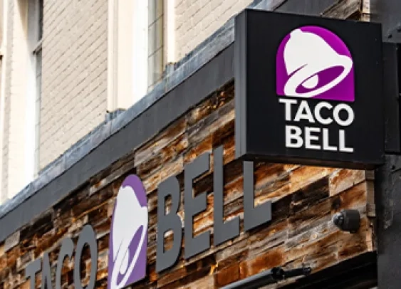 Enseigne de la marque Taco Bell