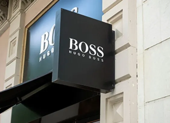 Enseigne du magasin Hugo Boss, une maison de couture de luxe allemande.