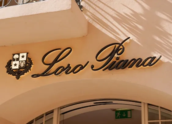 Loro Piana : la steppe comme fil conducteur avec Resilient Threads