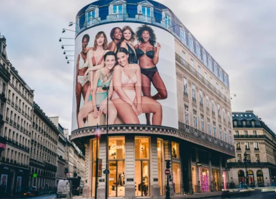 Etam intègre les nouveaux codes de l’expérience d’achat dans son flagship parisien