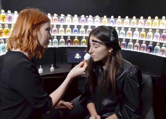 Guerlain mesure les émotions de ses clientes pour identifier leur parfum idéal
