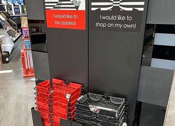 Chez Sephora, des paniers rouges pour avoir de l’aide, noirs pour être tranquille
