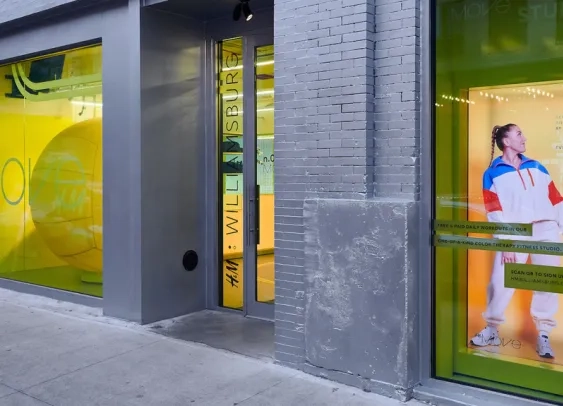 Pour promouvoir sa ligne de sport, H&M innove avec un hologramme et des cours collectifs