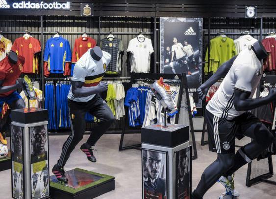 Intersport mise sur les marques et engrange des points