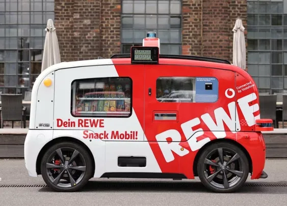 En Allemagne, un magasin mobile autonome s’arrête quand un client lui fait signe