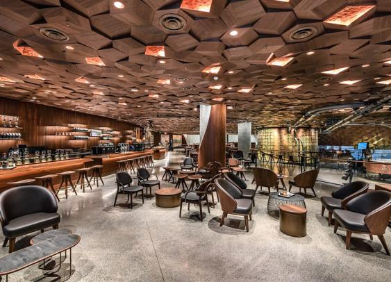 À Shanghai, Starbucks voit grand et renouvelle l’expérience client