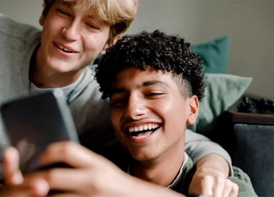 Instagram et Facebook ne vont plus permettre le ciblage des ados d’après leur genre
