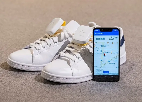 Ces chaussures GPS vibrent pour guider les malvoyants