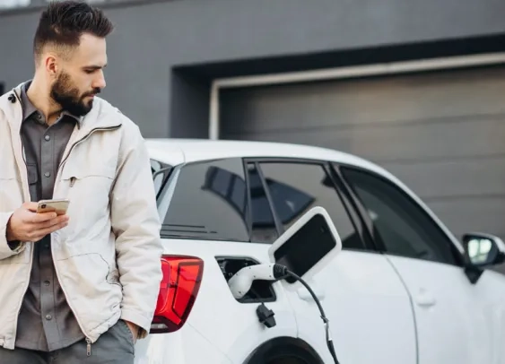 Renault lance Plug Inn, l’application pour recharger sa voiture électrique chez un particulier