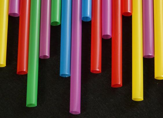 McDonald’s France veut bannir ses pailles en plastique