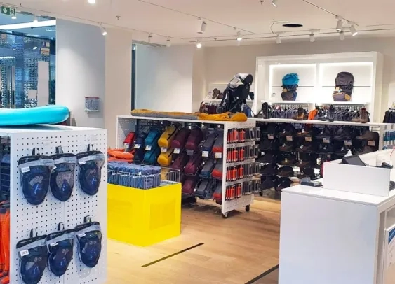 Decathlon inaugure son premier magasin éphémère dédié aux sports d’été