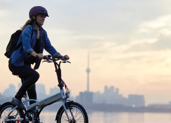 Plein de services, pas d’engagement : la nouvelle formule de location de vélos chez Decathlon