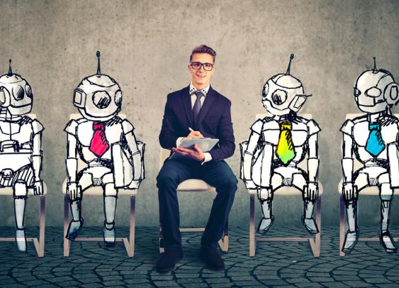 Dresseurs de bots, bêta-testeurs : les salariés en première ligne de l’expérience client