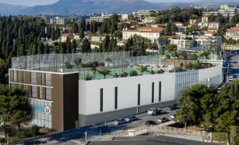 Super U Caucade : quand le supermarché devient terrain de sport et lieu de vie 